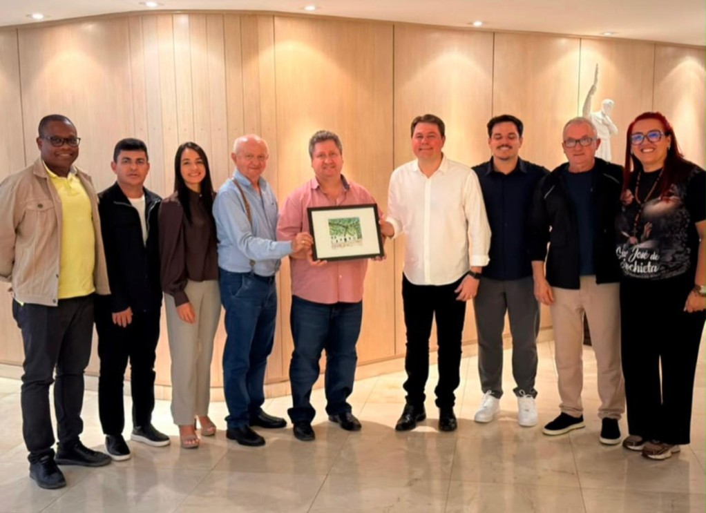 Integrantes da comitiva de Anchieta reunidos no Santuário representando o acordo entre Anchieta e Aparecida.