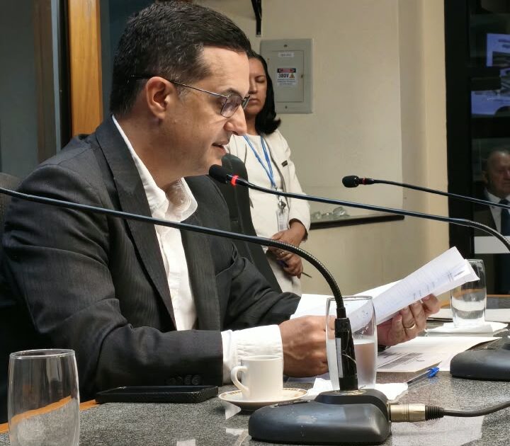 Reunião sobre a pesquisa do DNA do pó preto na Grande Vitória em 2026 na Assembleia Legislativa do ES.