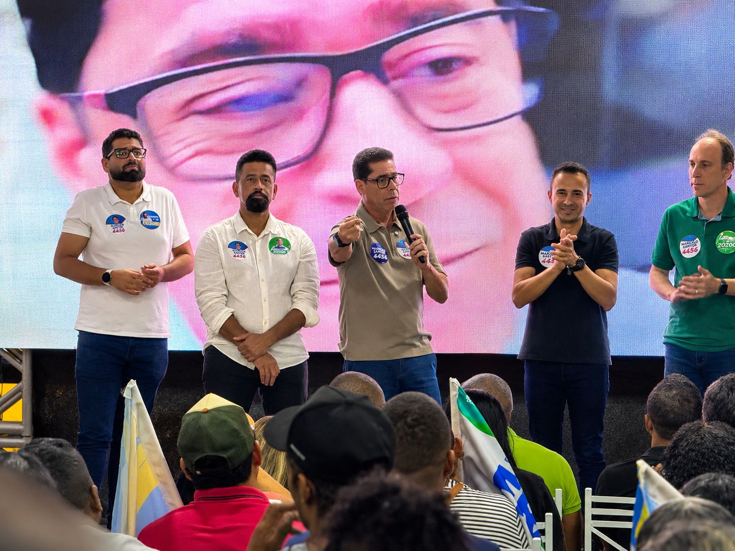 O deputado Marcelo Santos em evento político de campanha no município de Linhares.