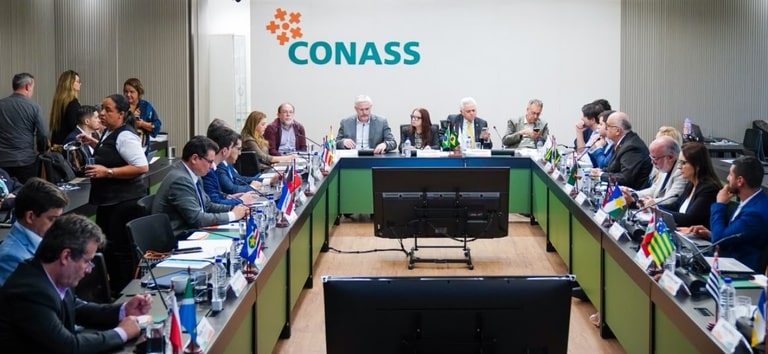 Gestores públicos reunidos em Brasília durante apresentação do plano para enfrentar o El Niño 2026-2027.