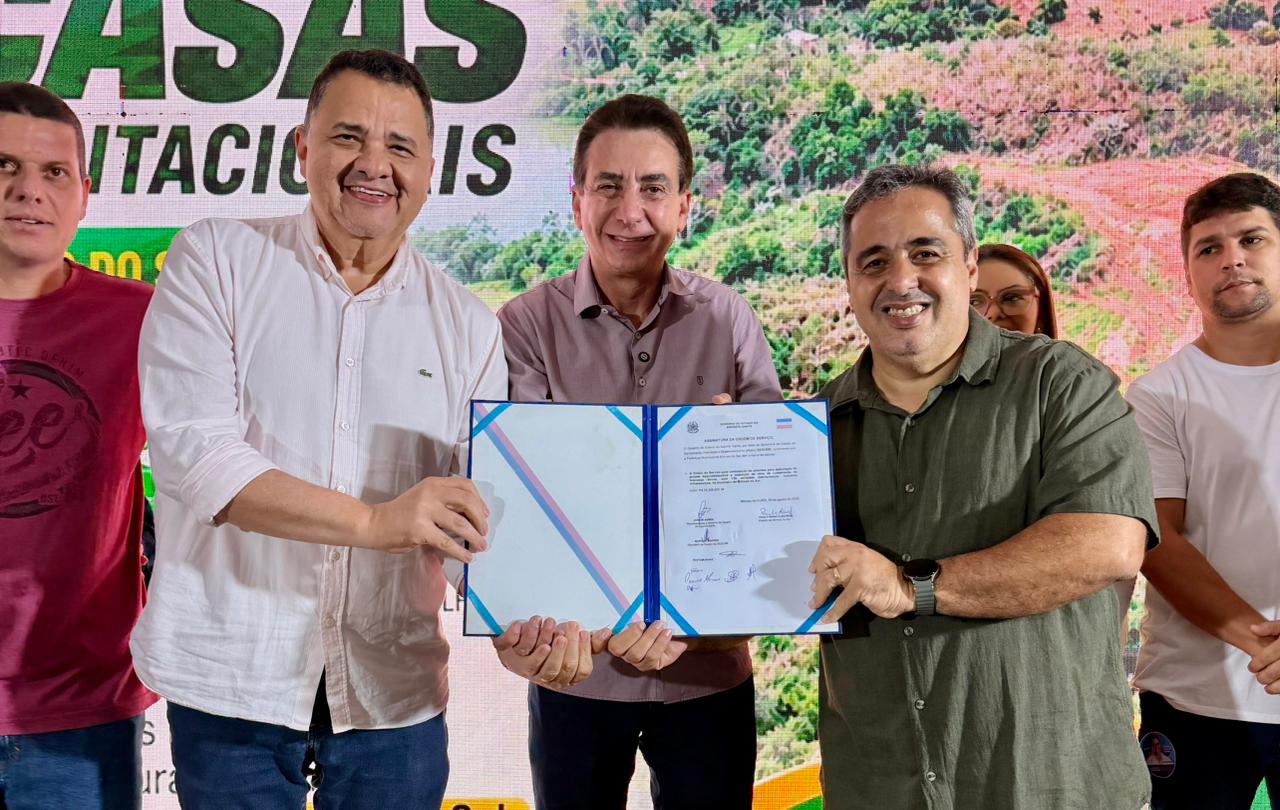 Projeto urbanístico do novo conjunto com moradias populares e praça em Mimoso do Sul.