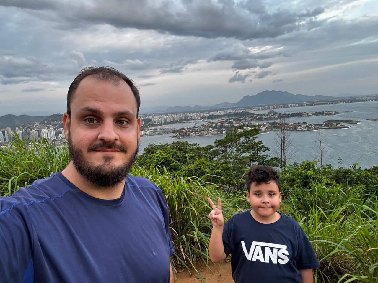 Profissionais da EDP no Espírito Santo compartilhando momentos da paternidade que transforma em 2026.