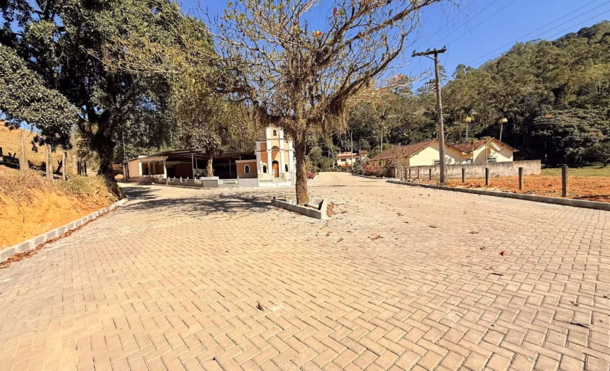 Rua com projeto de pavimentação e drenagem concluído em Nova Mântua, Alfredo Chaves.