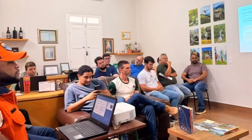 Reunião da Defesa Civil e Prefeitura para o plano de contingência em Alfredo Chaves.