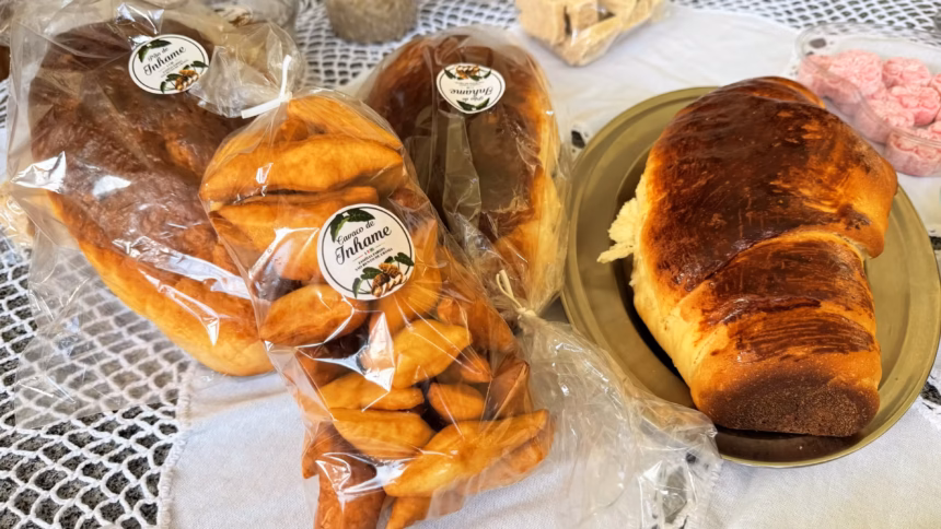 Produtos artesanais feitos de inhame como pães e bolos produzidos pela agricultura familiar em Alfredo Chaves.
