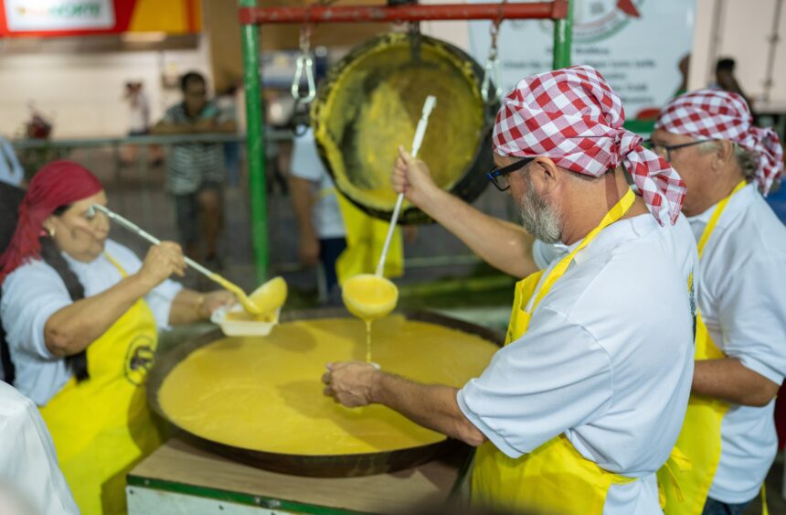 Apresentação cultural e festividades durante a Semana Cultural Italiana de Jaguaré.