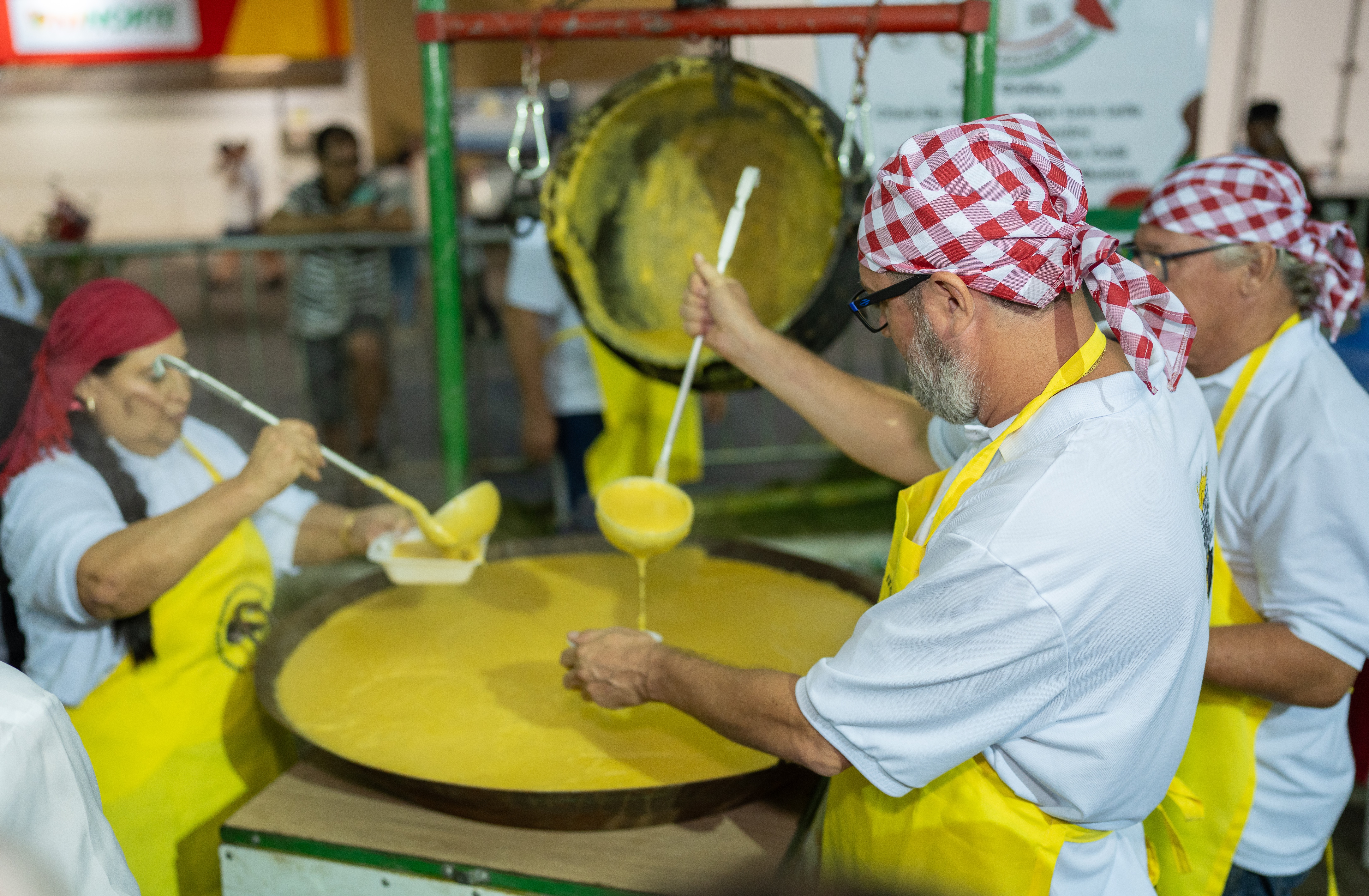 Apresentação cultural e festividades durante a Semana Cultural Italiana de Jaguaré.