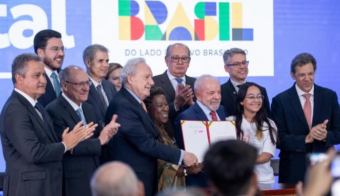 Sancionada lei de combate à violência sexual contra crianças no ambiente digital e uso de IA.