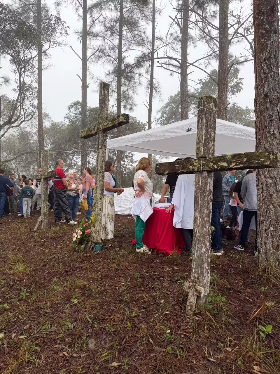 celebração no monte das três cruzes reúne fiéis em oração no distrito de São Bento de Urânia em Alfredo Chaves