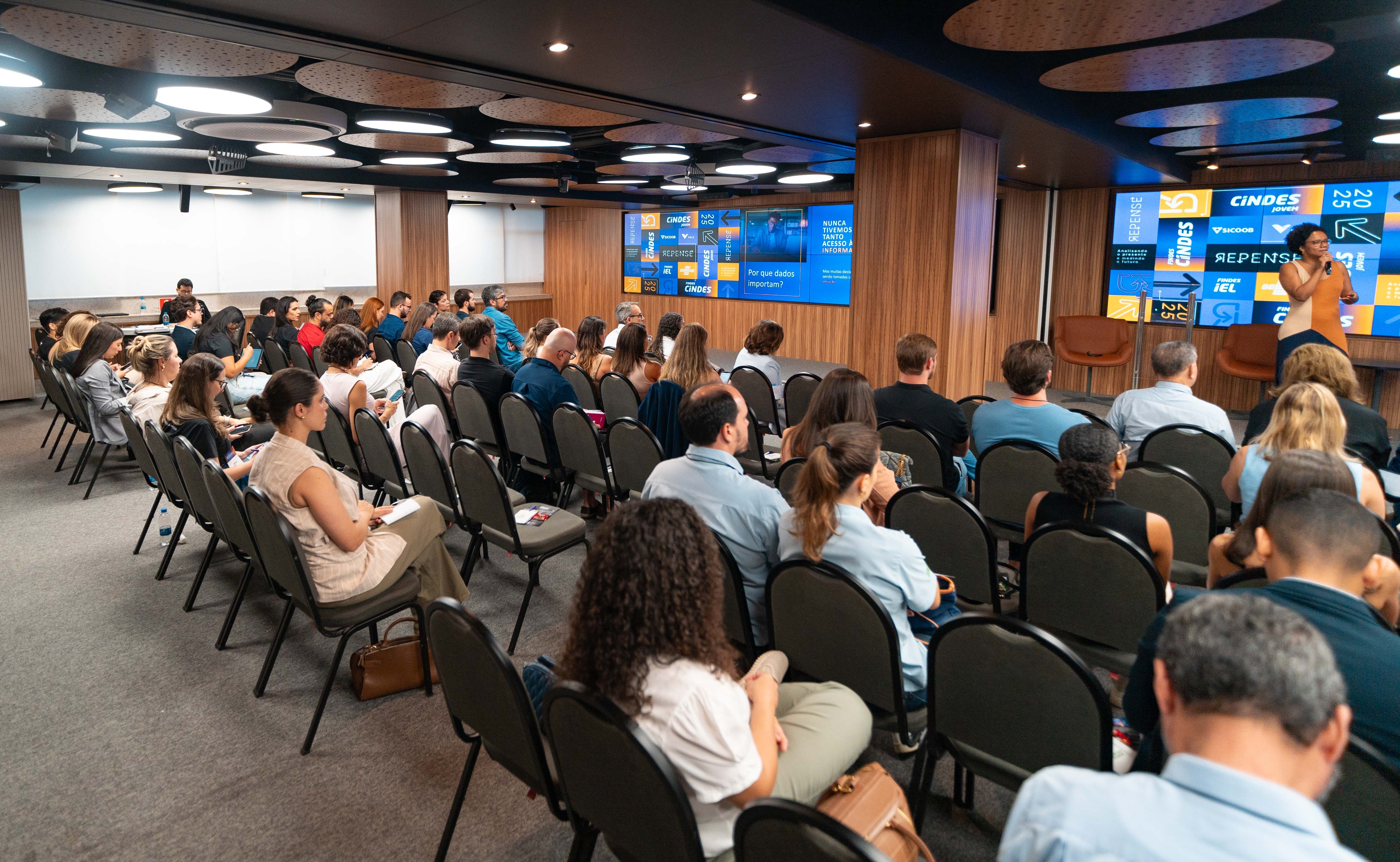 Público presente no evento promovido pelo cindes realiza edicao do repense.