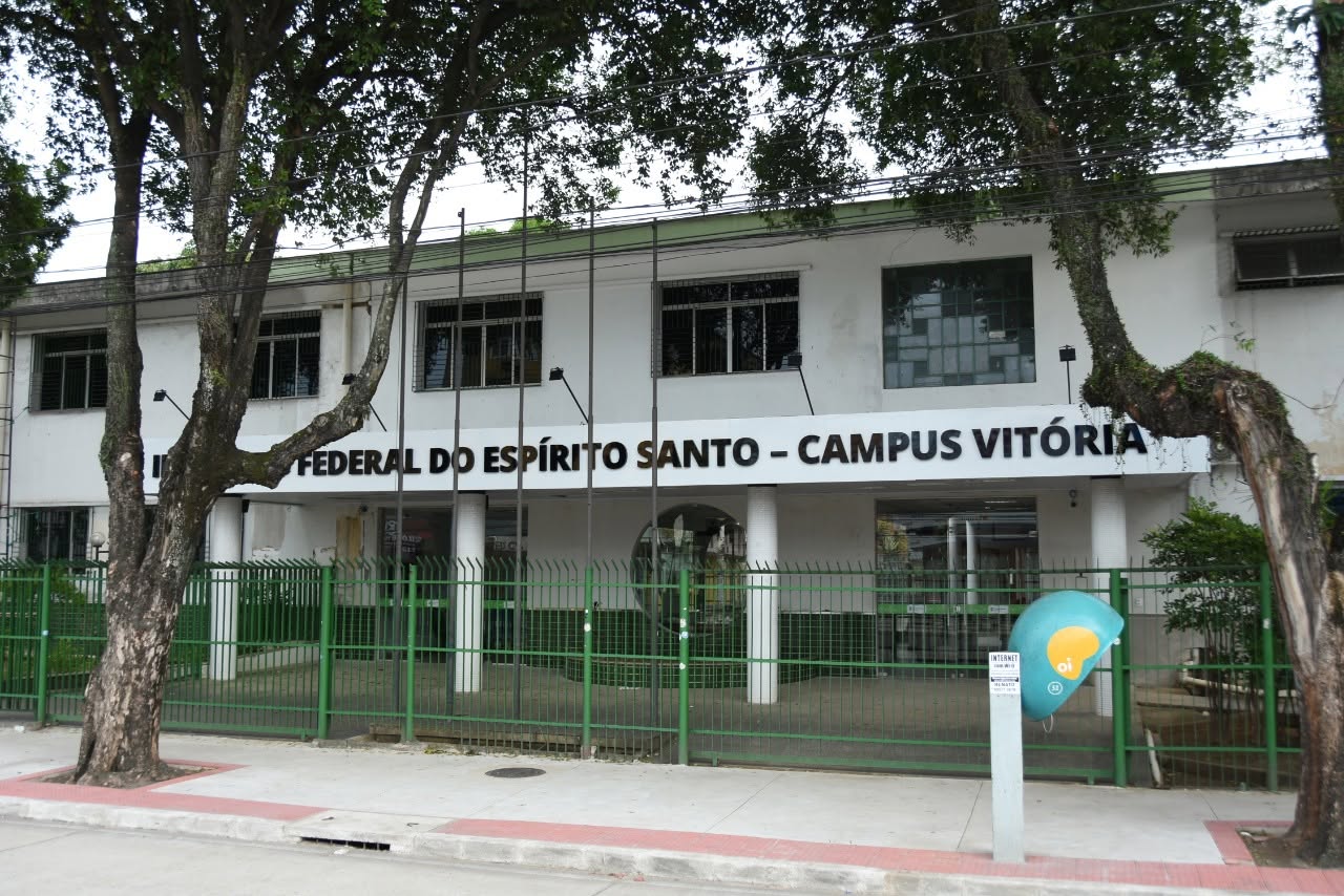 Auditório acadêmico durante o congresso de estudos de literatura na Ufes e no Ifes.