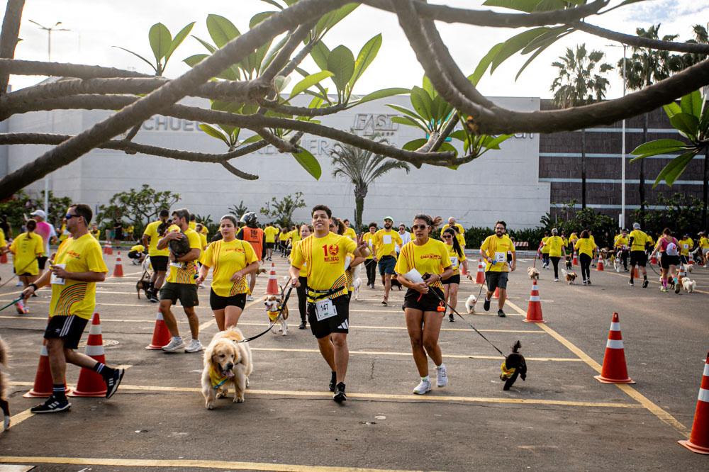 Participantes da Corrida Garotada e Cachorrida em Vila Velha.