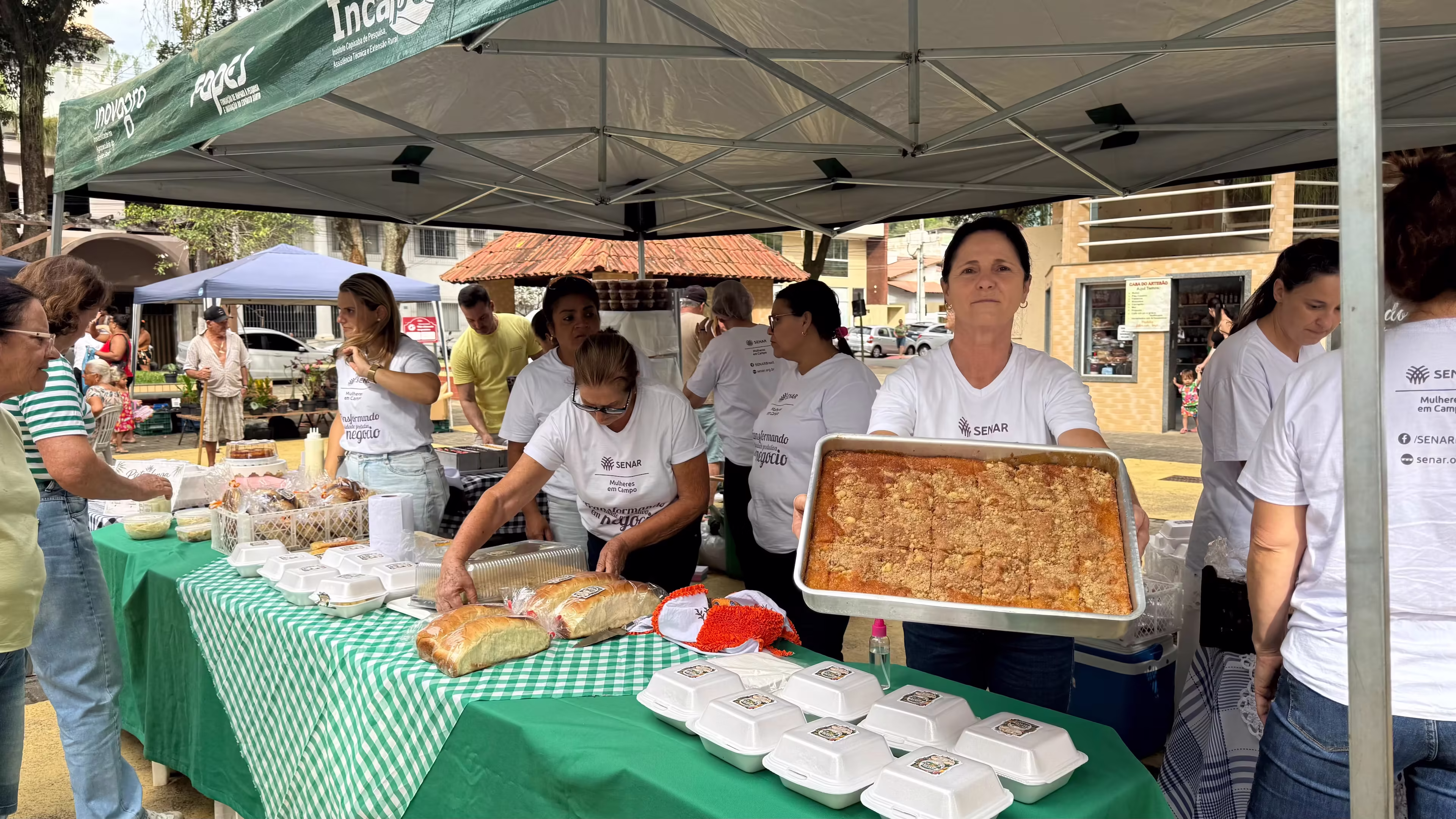 empreendedorismo feminino no campo com comercialização de produtos na feira do Senar