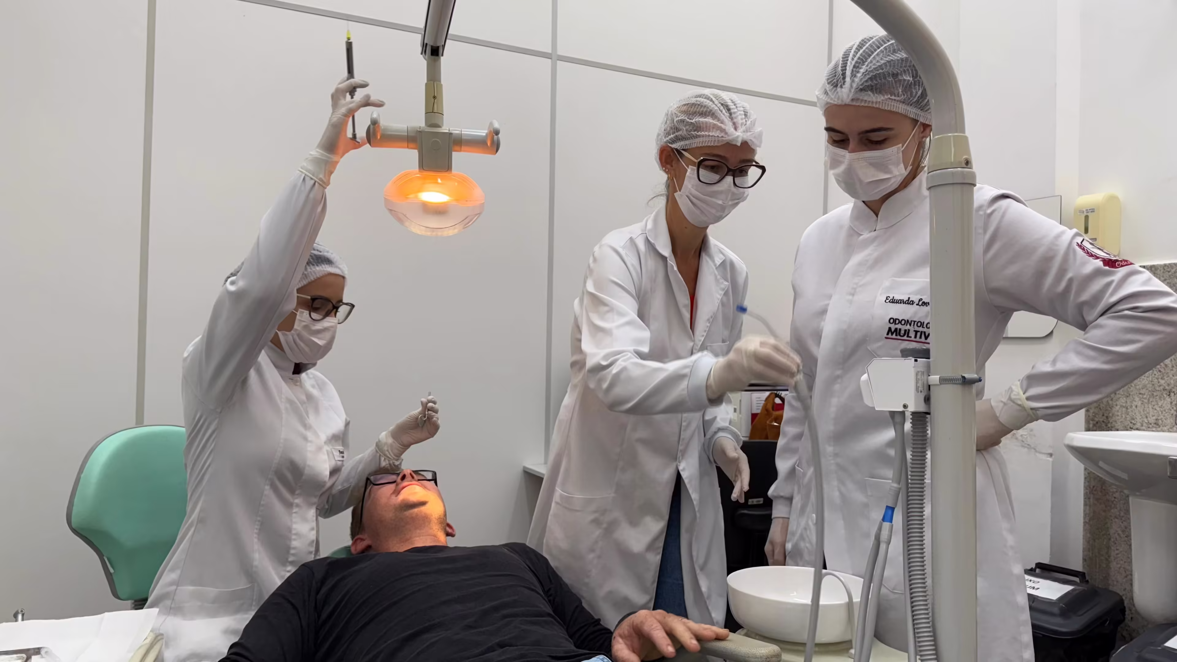 Novos equipamentos odontológicos instalados para ampliar o atendimento à população.