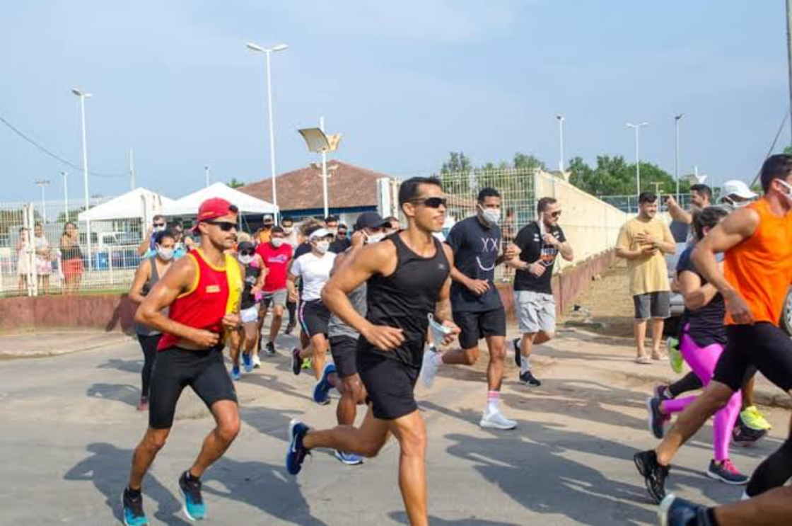 Atletas reunidos para a corrida da Guarda Municipal de Anchieta.