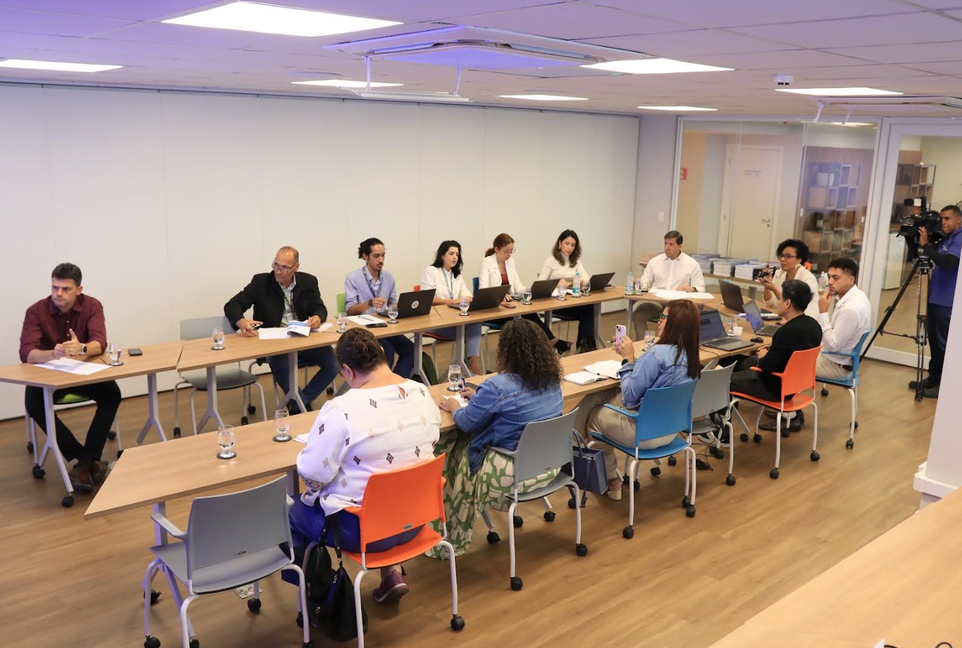 Reunião com diretores e gerentes da FINDES apresentando o IAE-Findes economia do ES.