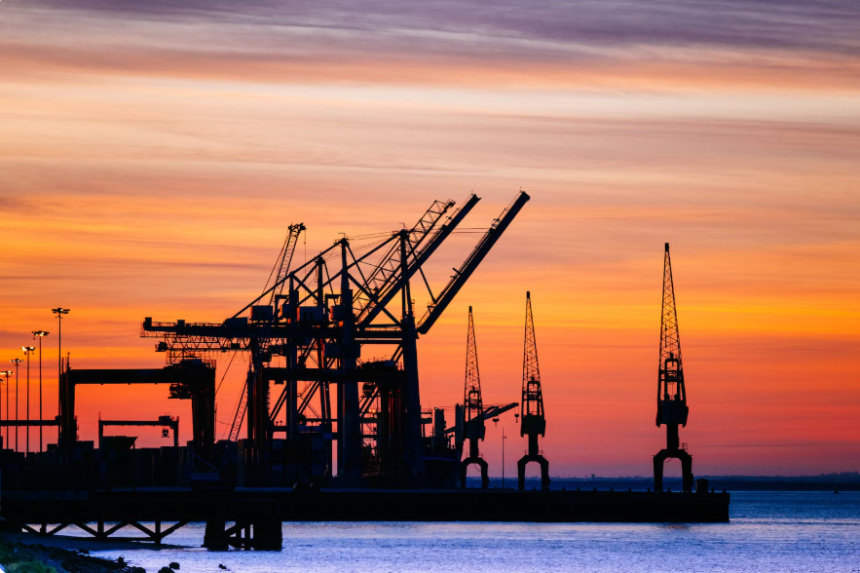 Plataforma petrolífera em alto-mar representando o programa IEL-ES descomissionamento.