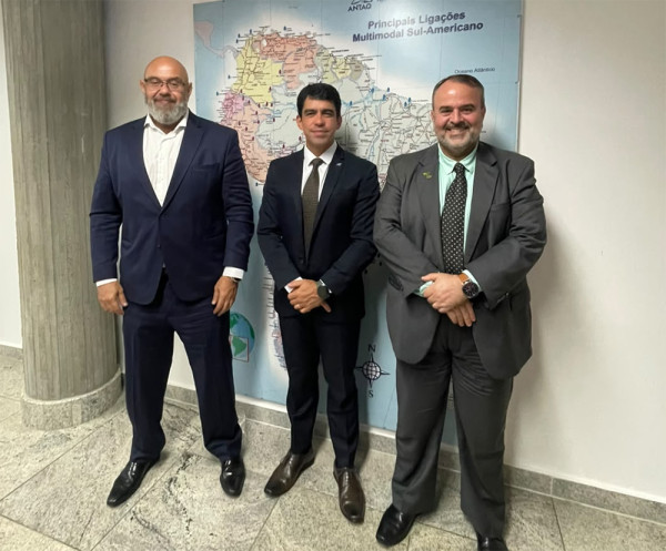 Reunião sobre a infraestrutura portuária Cecafé e ANTAQ em Brasília para debater melhorias nas exportações.