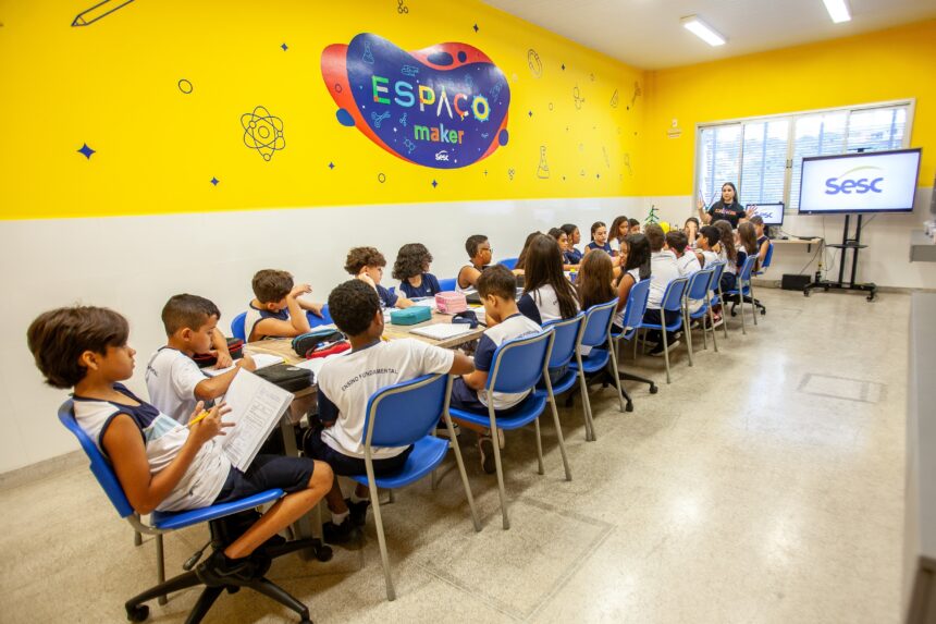 Crianças em atividades escolares na Rede Sesc de Educação no Espírito Santo.