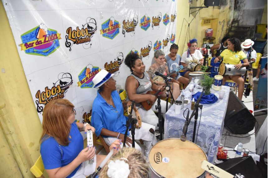 Apresentação com samba e 9º encontro de mulheres no Mercado da Capixaba em Vitória.
