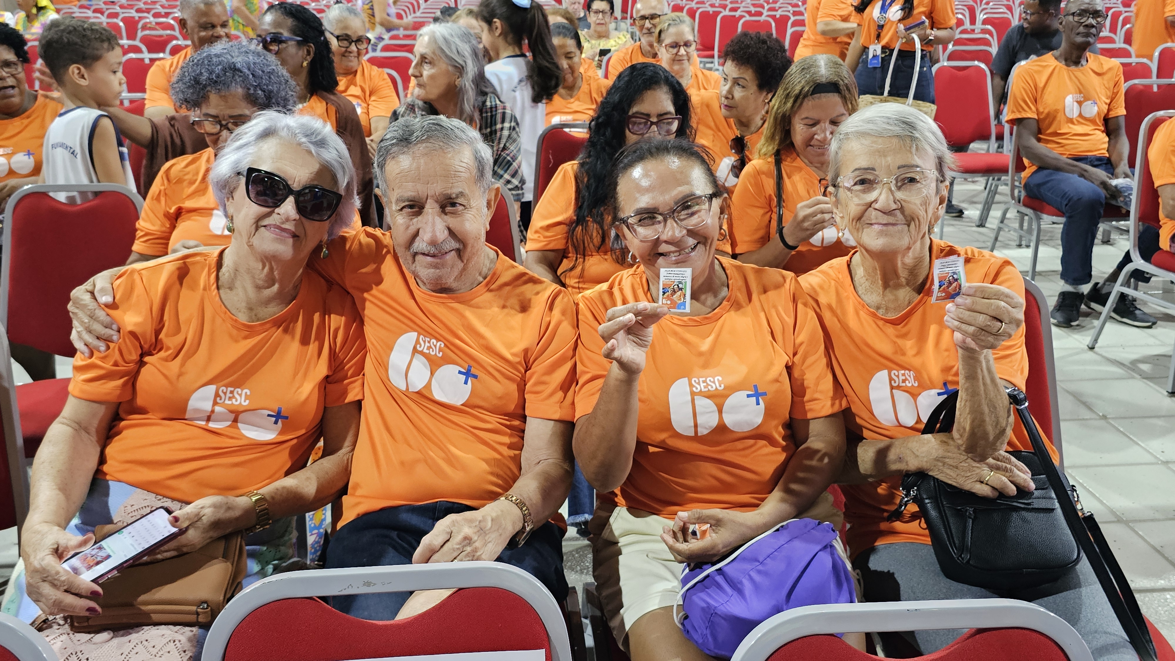 Idosos em atividade em grupo no projeto Sesc Cariacica Vagas Gratuitas.