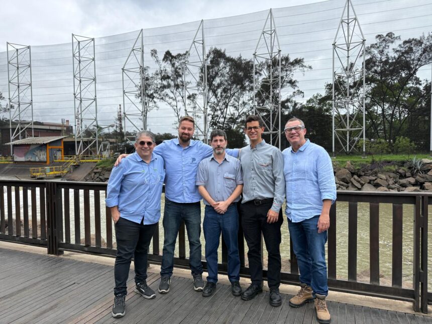 Executivos do Grupo Projeart e ArcelorMittal durante visita técnica na fábrica de Tubarão no Espírito Santo.