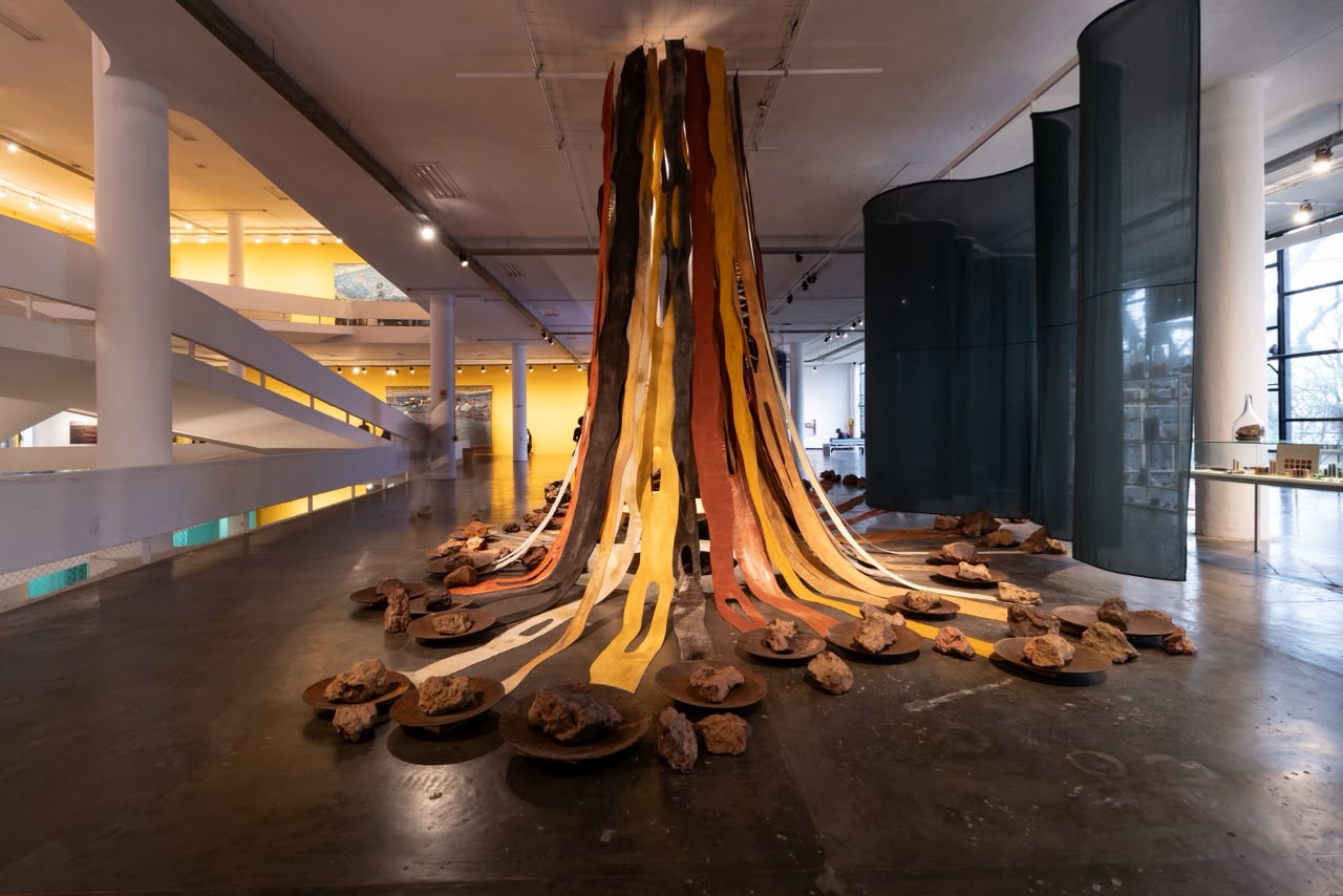 Cais das Artes recebe nova temporada de exposições gratuitas na Enseada do Suá em Vitória.
