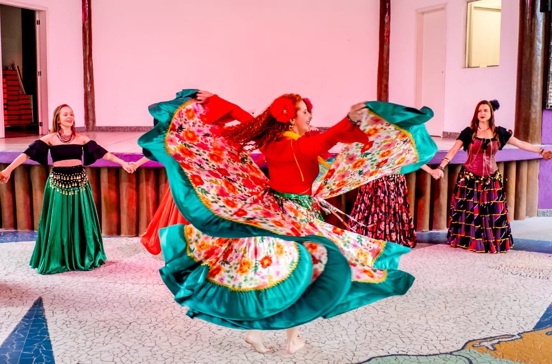 Circuito Cais realiza evento cultural gratuito na Praça do Cais das Artes em Vitória.