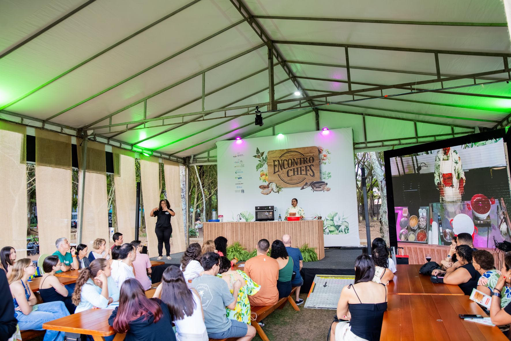 Encontro das Chefs realiza workshop gratuito de redes sociais para empreendedoras no Cais das Artes em Vitória.