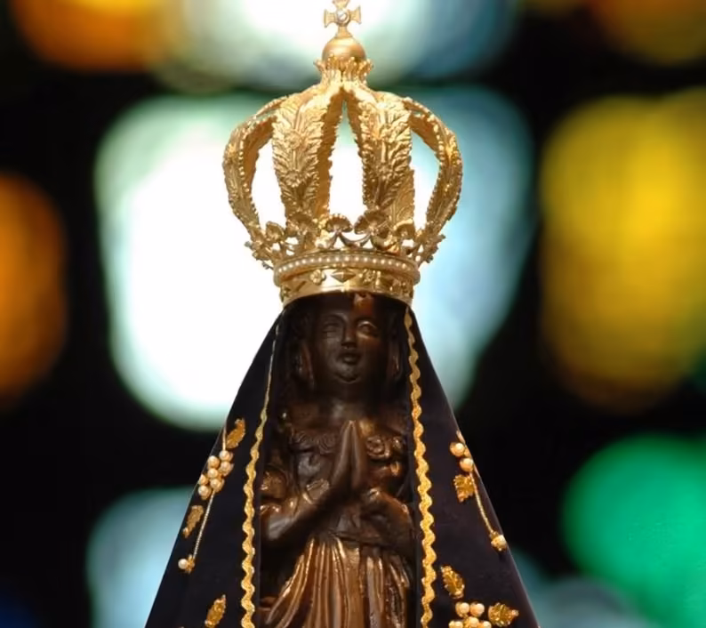 Festa de Nossa Senhora Aparecida reúne fiéis em procissão e missa solene em Alfredo Chaves.