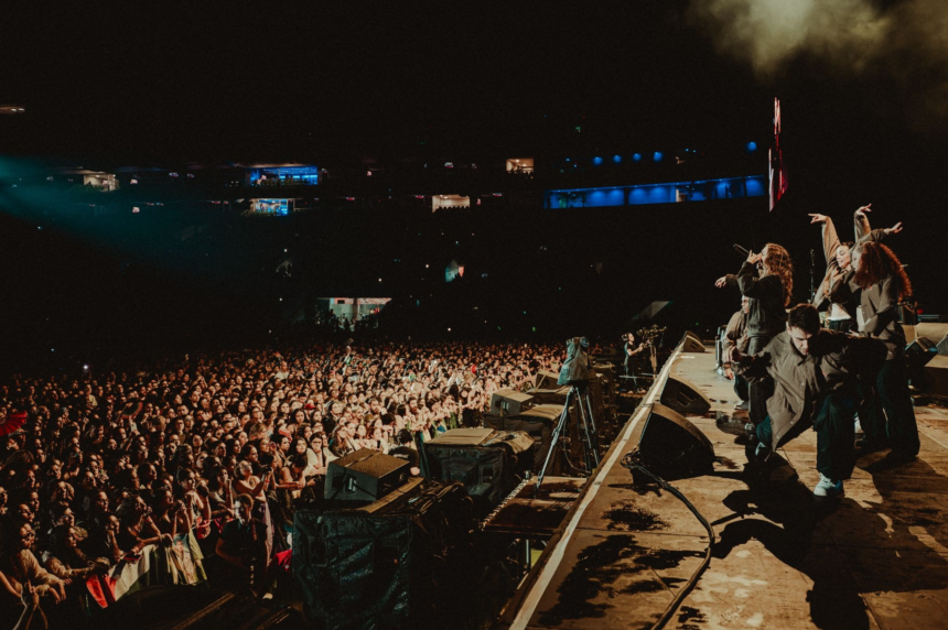 GIANA abre show de ZAYN em Sao Paulo no Nubank Park.