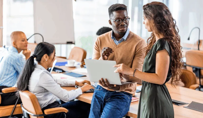 IEL ES abre vagas de estagio e emprego e bolsas em tecnologia e inovacao.