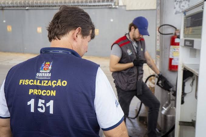 Postos de combustíveis no Espírito Santo: 7 locais passam por fiscalização de bombas pela Senacon e Procon.