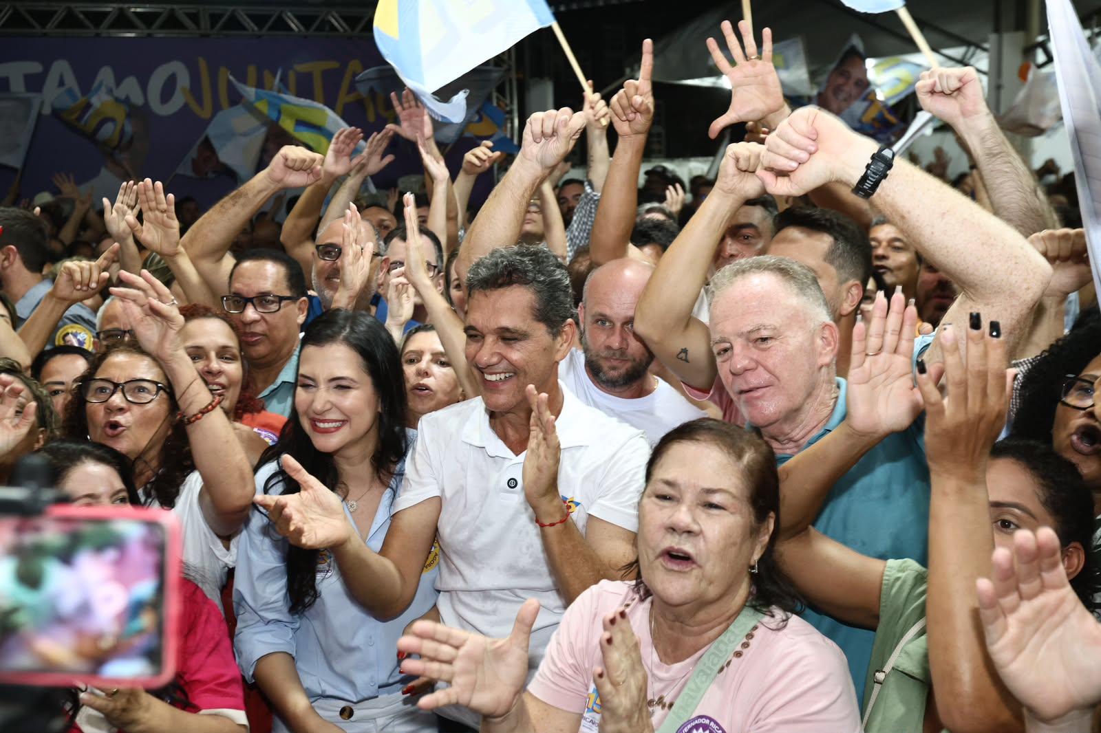 Ricardo Ferraço em caminhada de campanha eleitoral de segundo turno no Espírito Santo.
