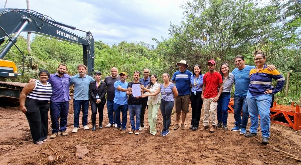 Assinatura da ordem de serviço para a construção da ponte referente à ação em que a Samarco financia nova ponte em Mariana.
