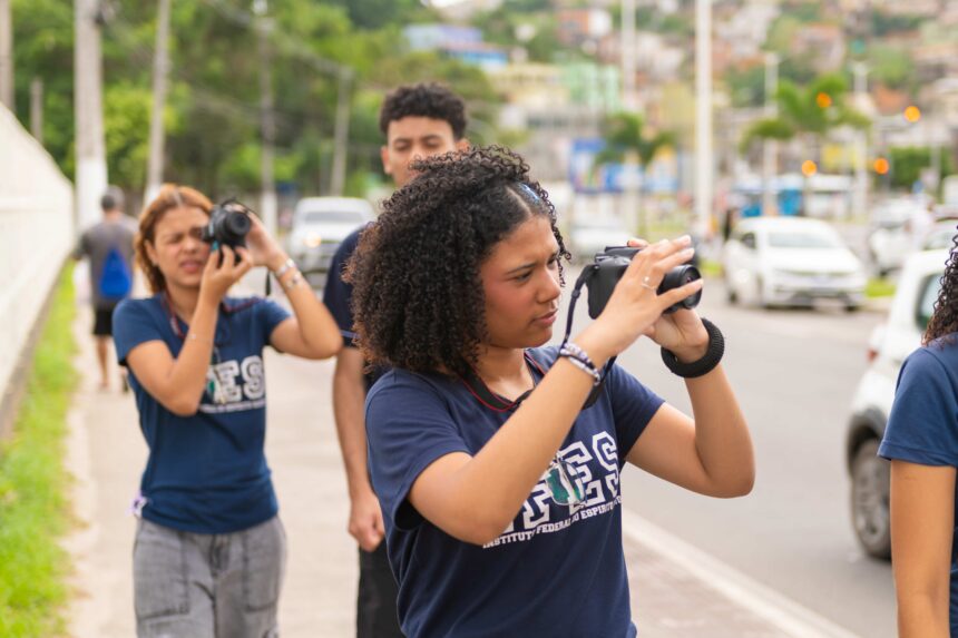 Viagem Capixaba, alunos de escola pública durante oficina do projeto cultural em Cariacica.